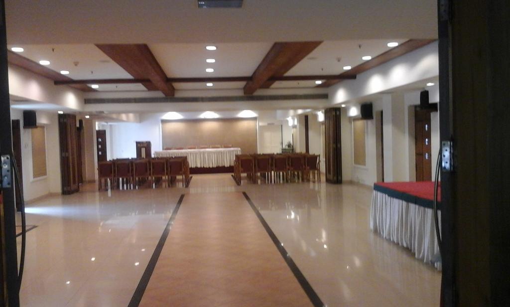 Nani Hotel Коллам Экстерьер фото