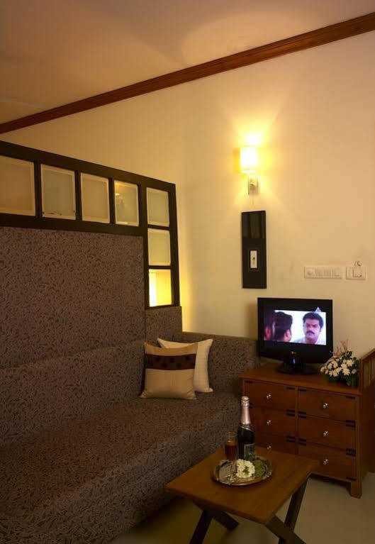 Nani Hotel Коллам Экстерьер фото