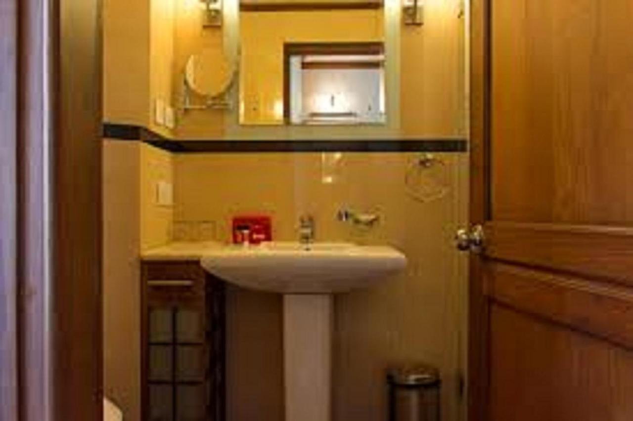 Nani Hotel Коллам Экстерьер фото